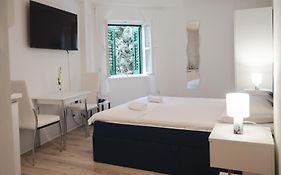 Apartment Marinis